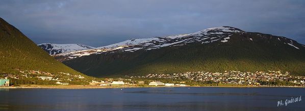 Tromso, arrivÃ©e sous le soleil de minuit
Keywords: NorvÃ¨ge;Express Cotier;Tromso