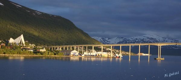 Tromso, arrivÃ©e sous le soleil de minuit
Keywords: NorvÃ¨ge;Express Cotier;Tromso