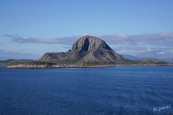 Torghatten
Keywords: NorvÃ¨ge;Express Cotier;Torghatten
