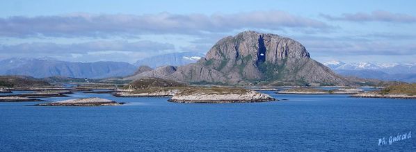 Torghatten
Keywords: NorvÃ¨ge;Express Cotier;Torghatten