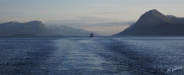 Le Midnatsol s'Ã©loigne
Keywords: Norvege;Express Cotier